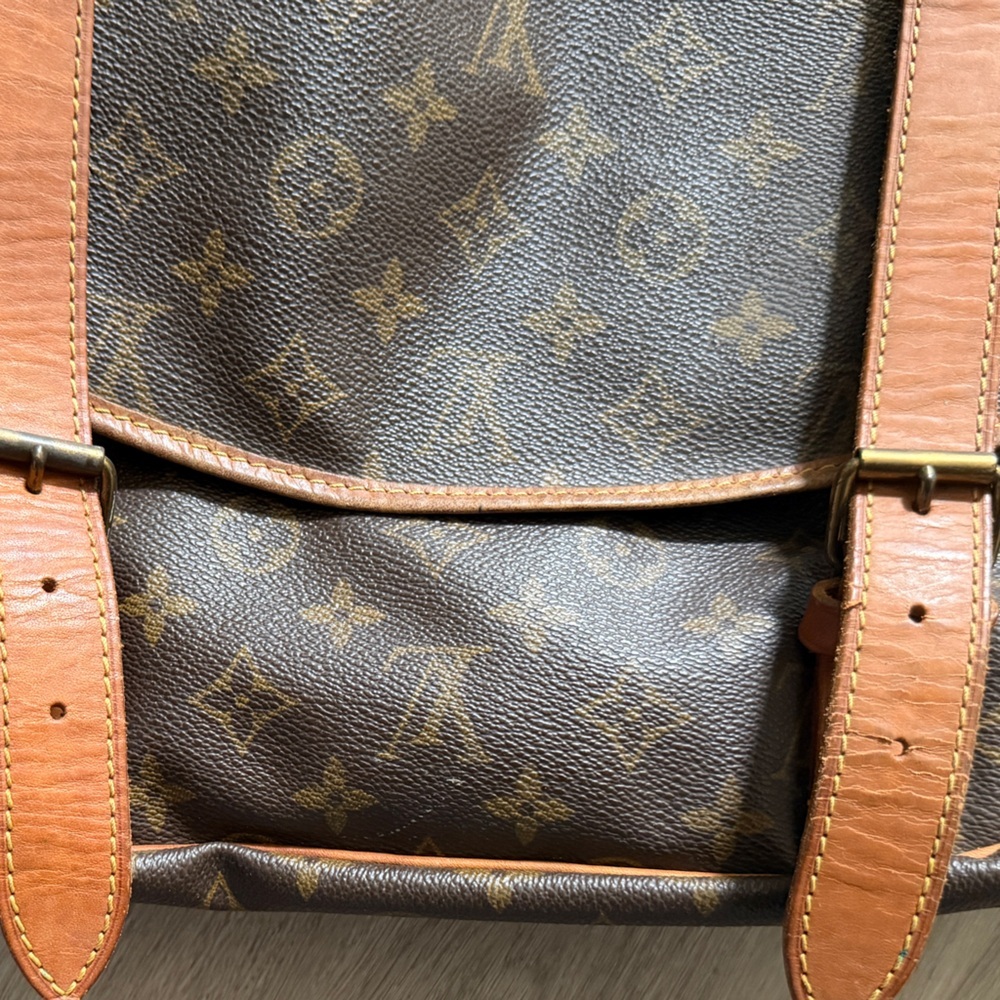 Louis Vuitton Monogram Saumur 43 Canvas Messenger Bag with Tan Leather Trim - Picture 3 of 16